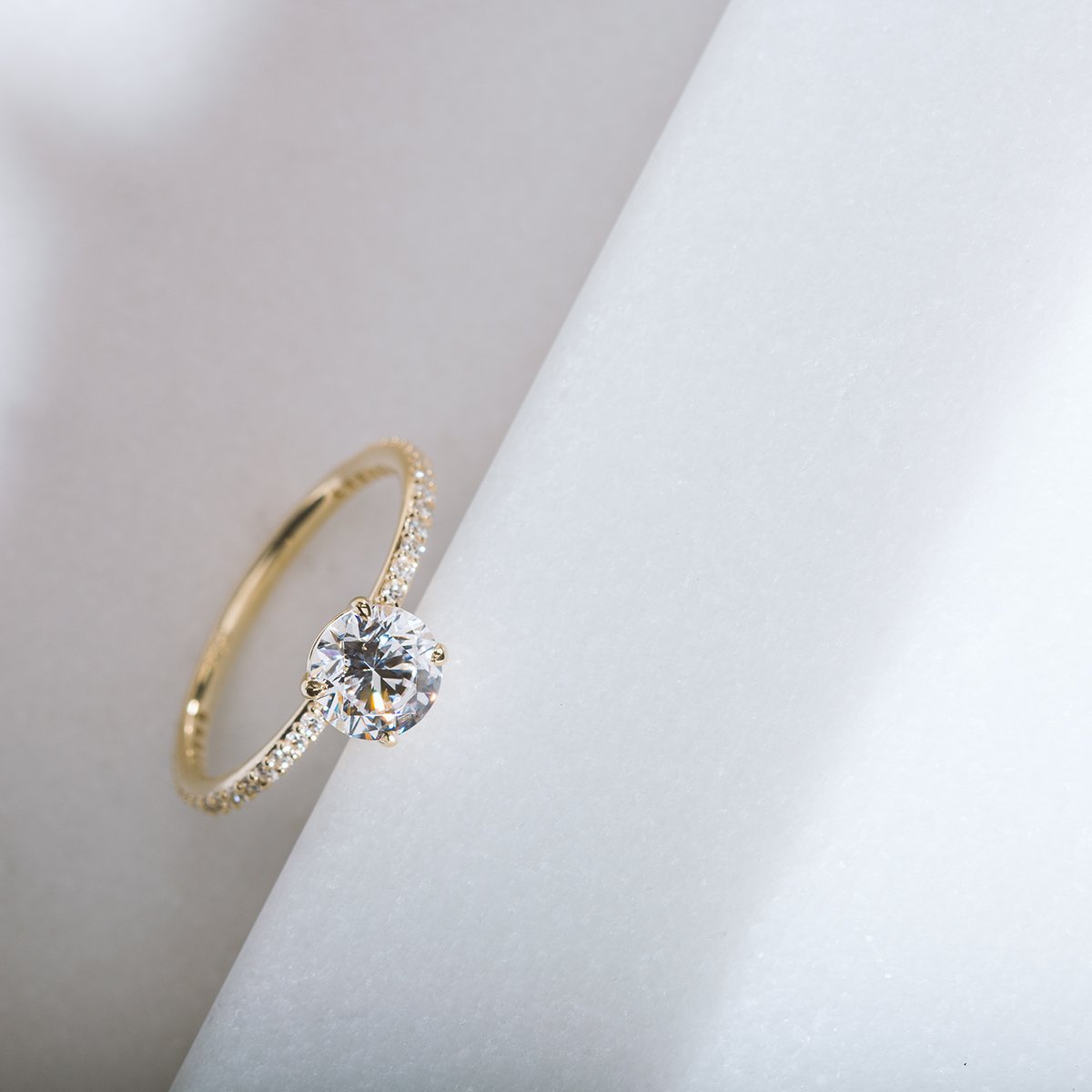 Solitaire Pave