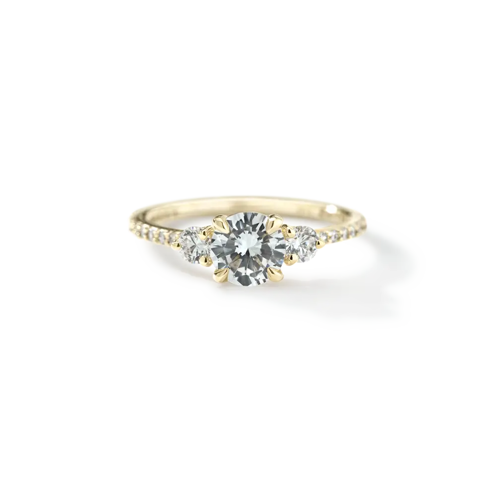 ADELINE - NATURAL THREE STONE PAVE - 18K Yellow Gold / Round - Engagement Ring