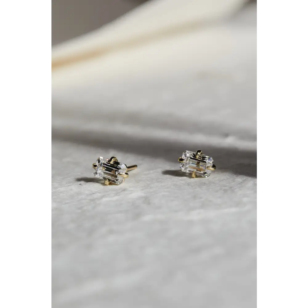 EMERALD STUDS